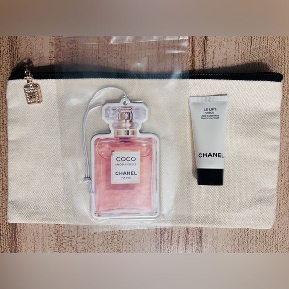 CHANEL beauty themed gift set - Picture 2 of 3